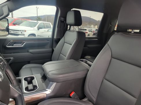 Used 2025 Chevrolet Silverado 2500 LT w/ Trail Boss Package image 9