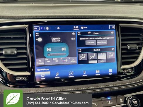 Used 2021 Chrysler Pacifica Touring w/ S Appearance Package FWD image 22