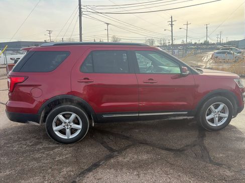 Used 2017 Ford Explorer XLT w/ Equipment Group 202A image 5