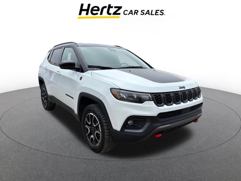 Used 2025 Jeep Compass Trailhawk image 1
