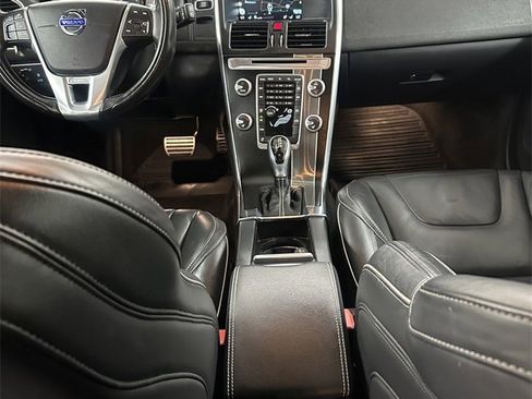Used 2017 Volvo XC60 T6 R-Design w/ Climate Package image 26