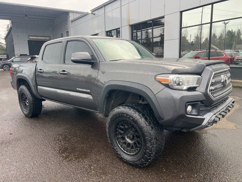 Used 2016 Toyota Tacoma TRD Off-Road w/ Premium & Technology Package image 1