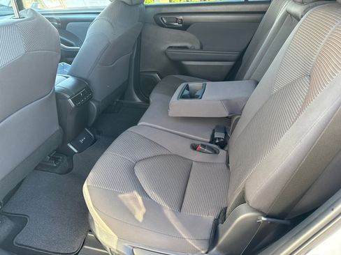 Certified 2025 Toyota Highlander LE image 19
