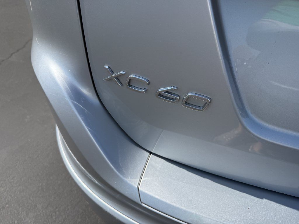 Used 2016 Volvo XC60 T5 Premier w/ Proximity Package FWD image 6