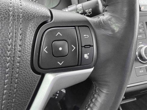 Used 2015 Toyota Sienna Limited image 21