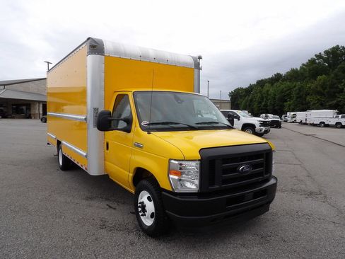Used 2021 Ford E-350 and Econoline 350 Super Duty RWD image 11