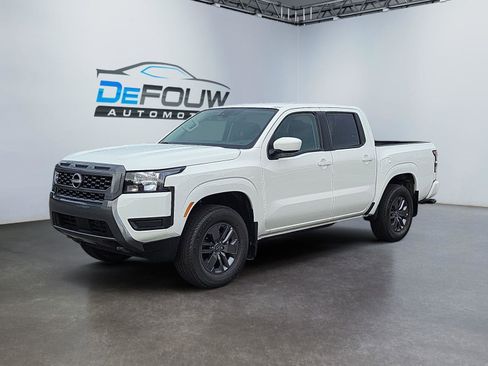 Used 2025 Nissan Frontier SV image 7