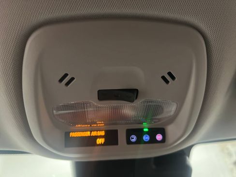 Used 2024 Chevrolet Trax LT FWD image 22
