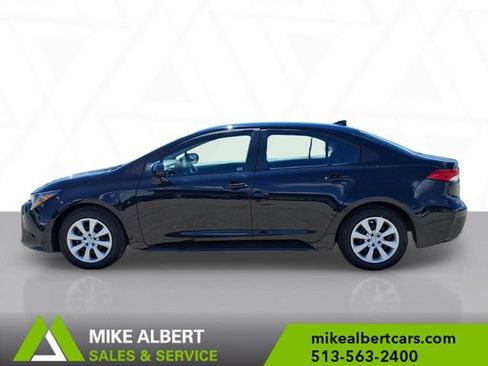 Used 2025 Toyota Corolla LE FWD image 4