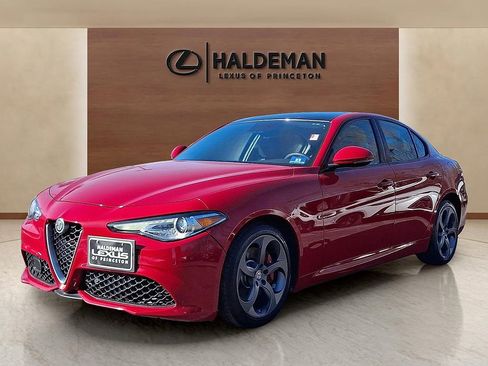Used 2018 Alfa Romeo Giulia AWD image 3