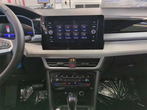 New 2026 Volkswagen Taos SE image 33