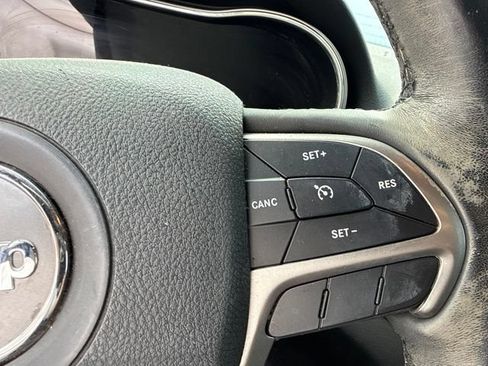 Used 2018 Jeep Grand Cherokee Limited AWD/4WD image 11