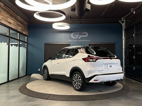 Used 2021 Nissan Kicks SV image 5