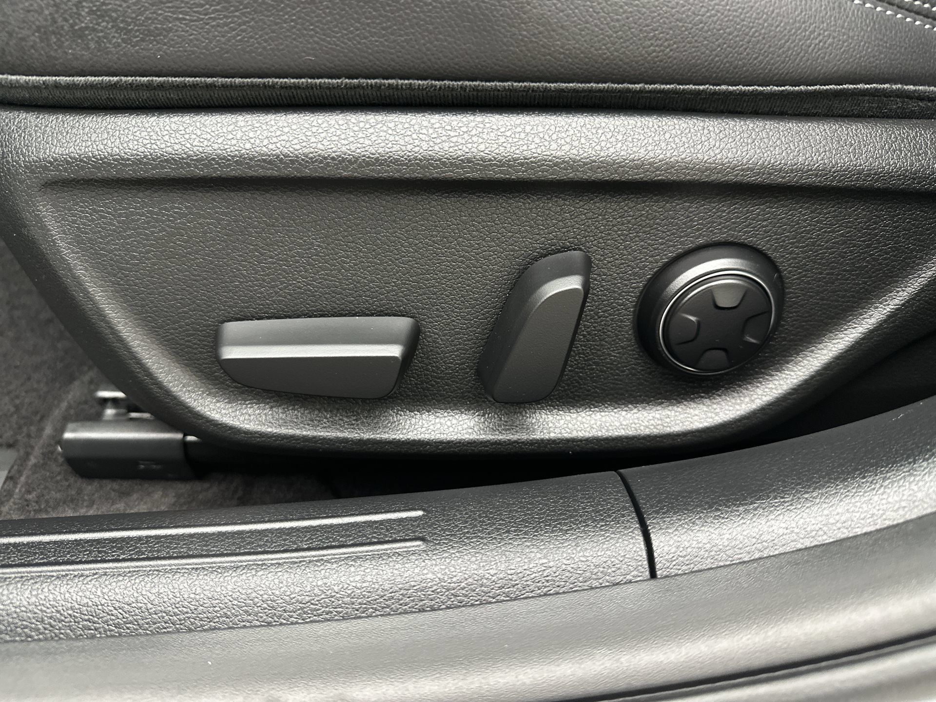 Certified 2026 Genesis G70 2.5T AWD/4WD image 12