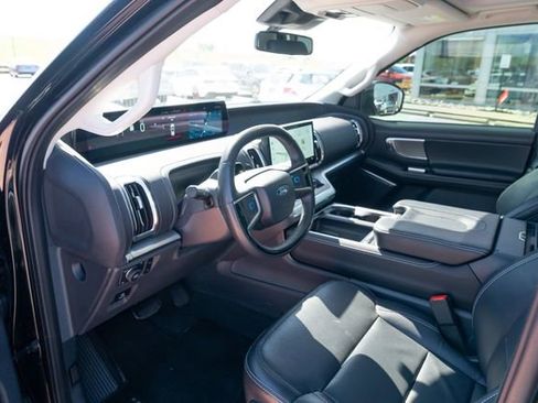 Used 2025 Ford Expedition Max Platinum AWD/4WD image 17