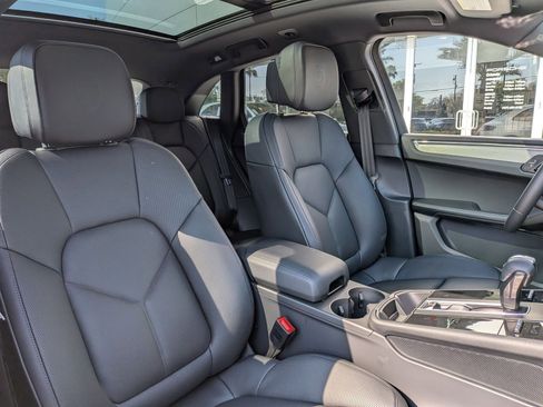 New 2026 Porsche Macan image 26