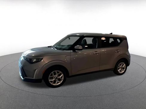 Used 2025 Kia Soul LX w/ LX Technology Package FWD image 7
