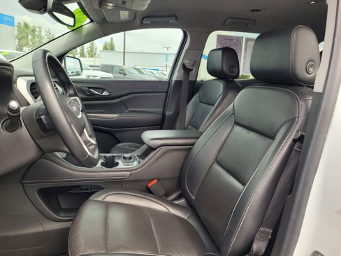 Used 2023 GMC Acadia SLT FWD image 10