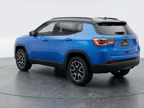 Used 2025 Jeep Compass Trailhawk AWD/4WD image 6