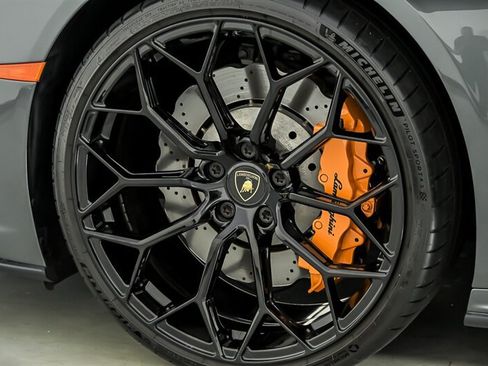Used 2020 Lamborghini Huracan EVO RWD image 16