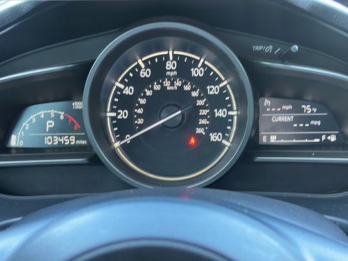 Used 2018 MAZDA MAZDA3 Touring FWD image 13
