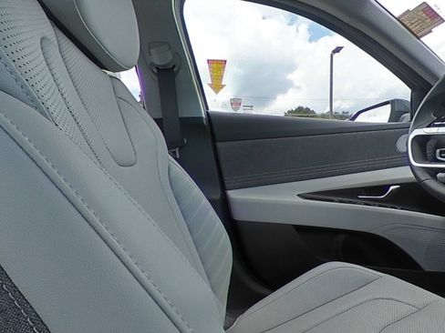Certified 2026 Hyundai Elantra Limited FWD image 34