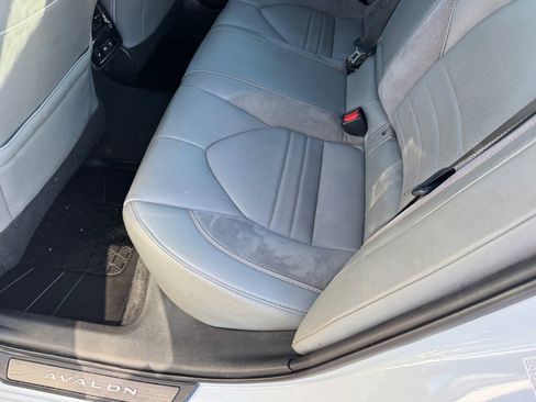 Used 2019 Toyota Avalon Touring w/ Advanced Safety Package FWD image 9