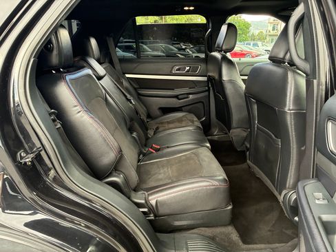 Used 2019 Ford Explorer XLT w/ Equipment Group 202A FWD image 28