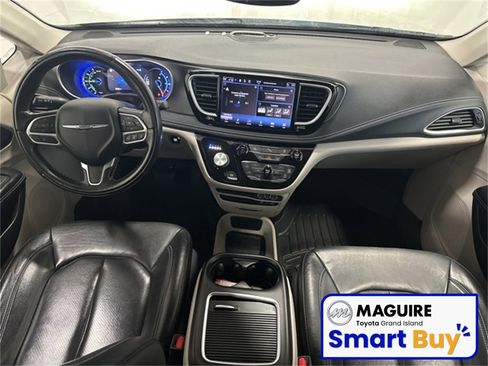 Used 2022 Chrysler Pacifica Touring-L image 9