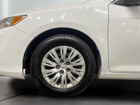 Used 2014 Toyota Camry L image 36