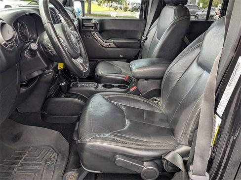 Used 2018 Jeep Wrangler Unlimited Sahara image 14