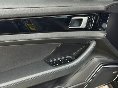 Used 2021 Porsche Panamera image 11