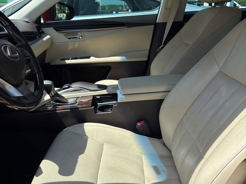Used 2016 Lexus ES 300h w/ Luxury Package w/Wood Trim image 10