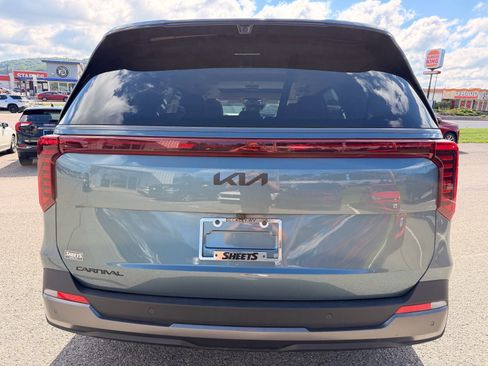 Used 2026 Kia Carnival SX Prestige FWD image 5