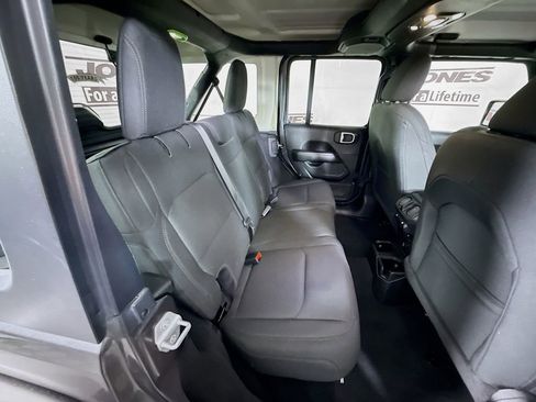 Used 2022 Jeep Wrangler Unlimited Sahara w/ Cold Weather Group image 31