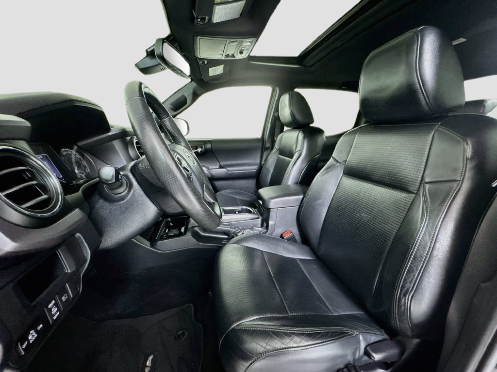 Used 2019 Toyota Tacoma TRD Sport AWD/4WD image 12