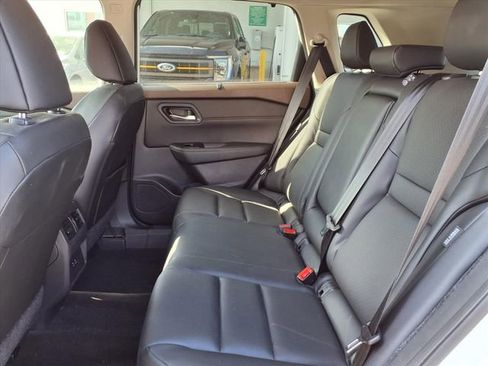 Used 2023 Nissan Rogue SV w/ SV Premium B Package image 17