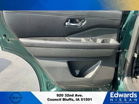 Used 2022 Nissan Pathfinder Platinum w/ Lighting Package (N93) AWD/4WD image 15