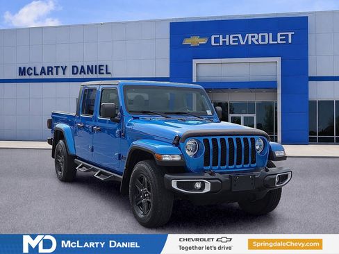 Used 2021 Jeep Gladiator Sport AWD/4WD image 1