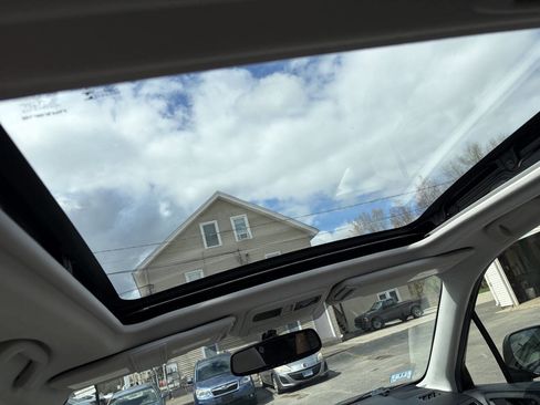 Used 2015 Subaru Forester 2.5i Premium w/ All-Weather Package image 11