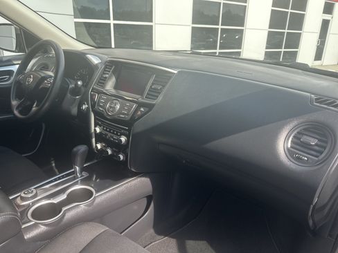 Used 2020 Nissan Pathfinder S AWD/4WD image 28
