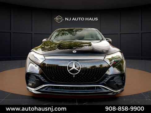 Used 2023 Mercedes-Benz EQS 580 4MATIC SUV image 3