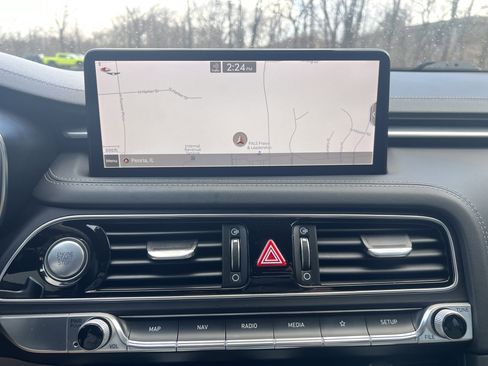 Used 2022 Genesis G70 2.0T image 17