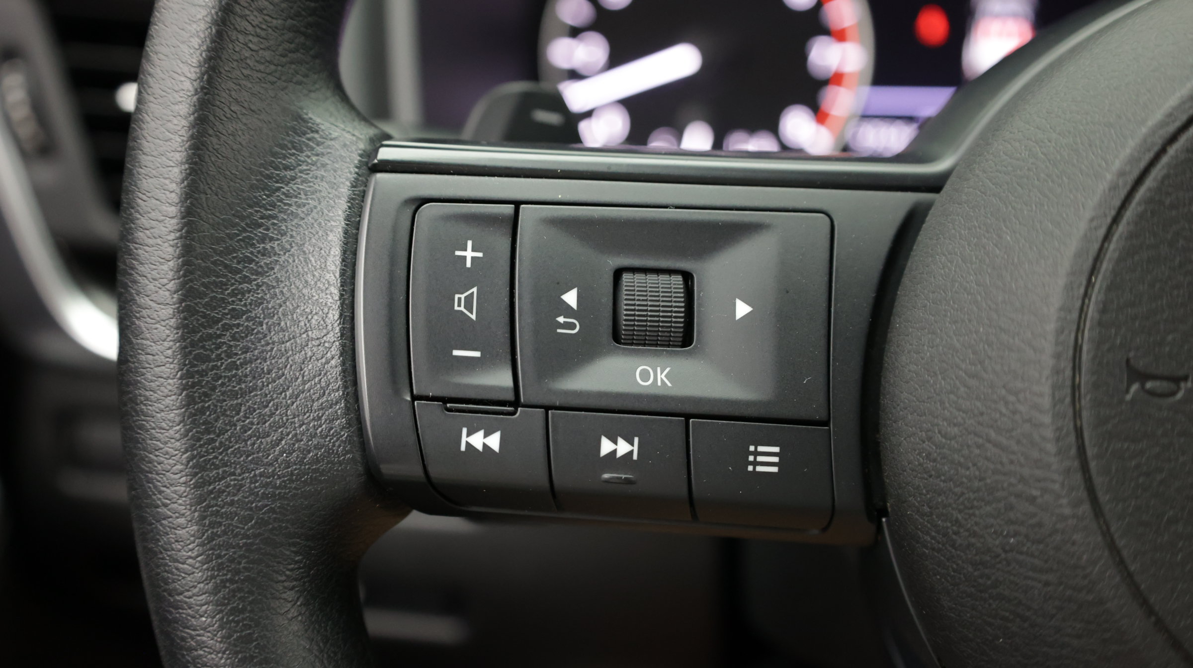 Used 2024 Nissan Rogue SV FWD image 26