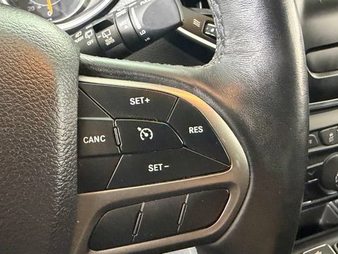 Used 2019 Jeep Cherokee Sport w/ Cold Weather Group AWD/4WD image 17