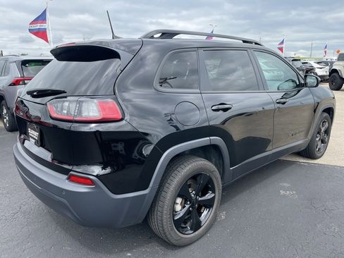 Used 2019 Jeep Cherokee Latitude Plus image 4