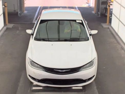 Used 2015 Chrysler 200 S FWD image 3