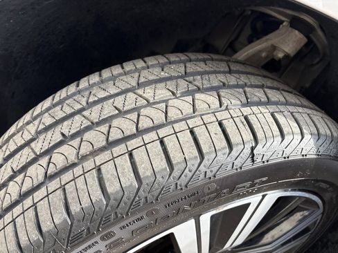 Certified 2022 Volvo XC60 B5 Inscription w/ Climate Package image 35