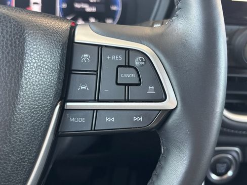 Used 2024 Toyota Grand Highlander AWD image 11