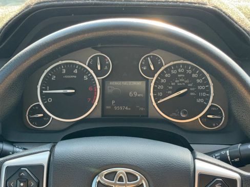 Used 2016 Toyota Tundra SR5 w/ SR5 Upgrade Package RWD image 11